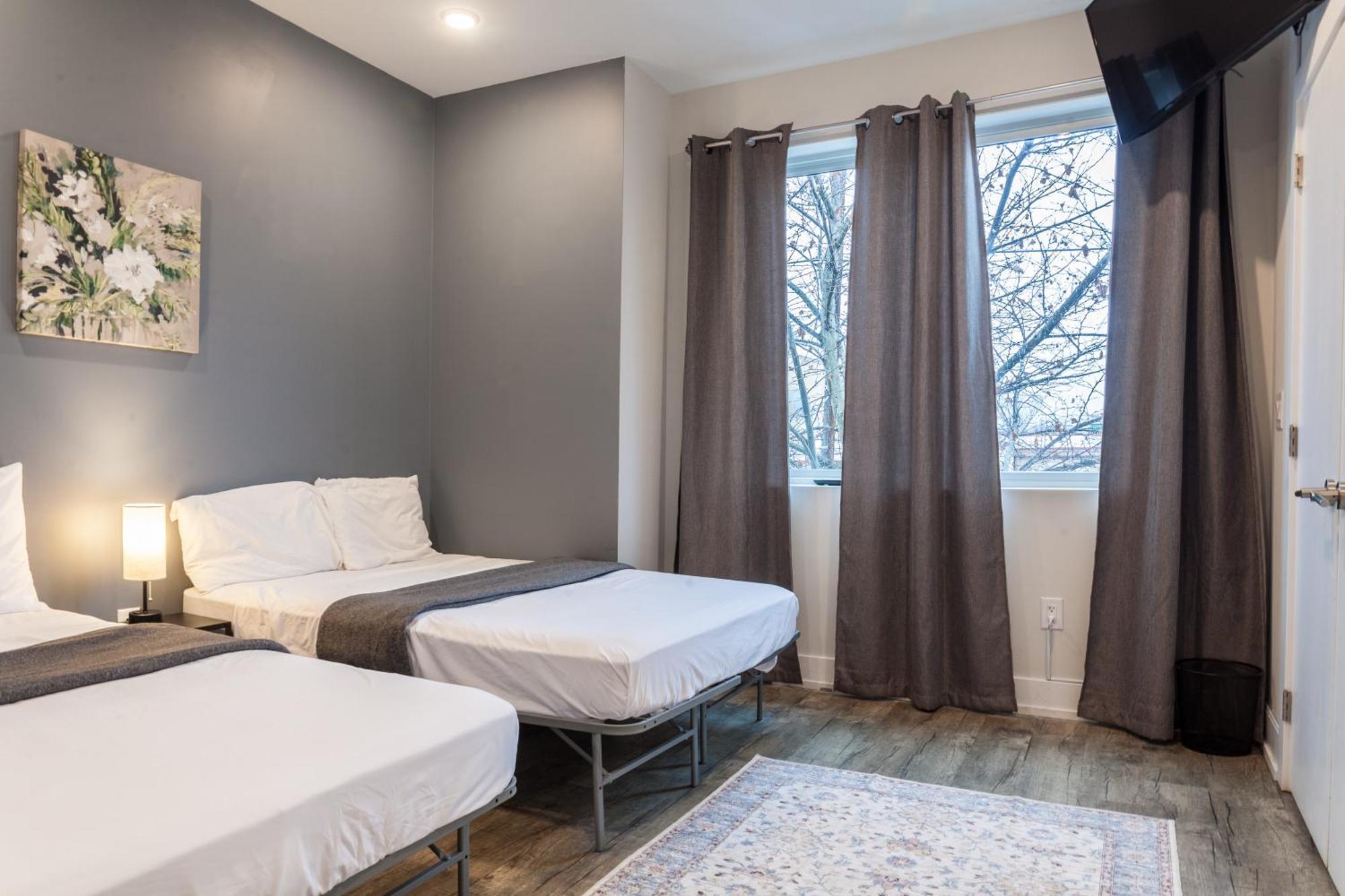 Spacious 4bed3bath Wd,parking,sleeps10,yard Apartment Philadelphia