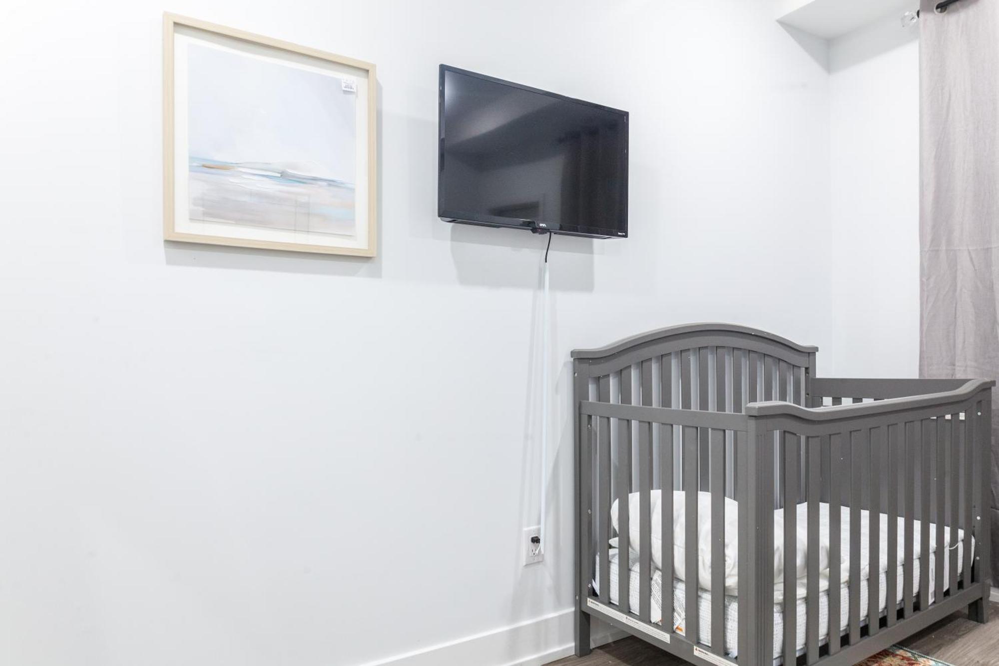 4bd4bath-crib,temple-pingpong-wd,wifi,desk * Philadelphia
