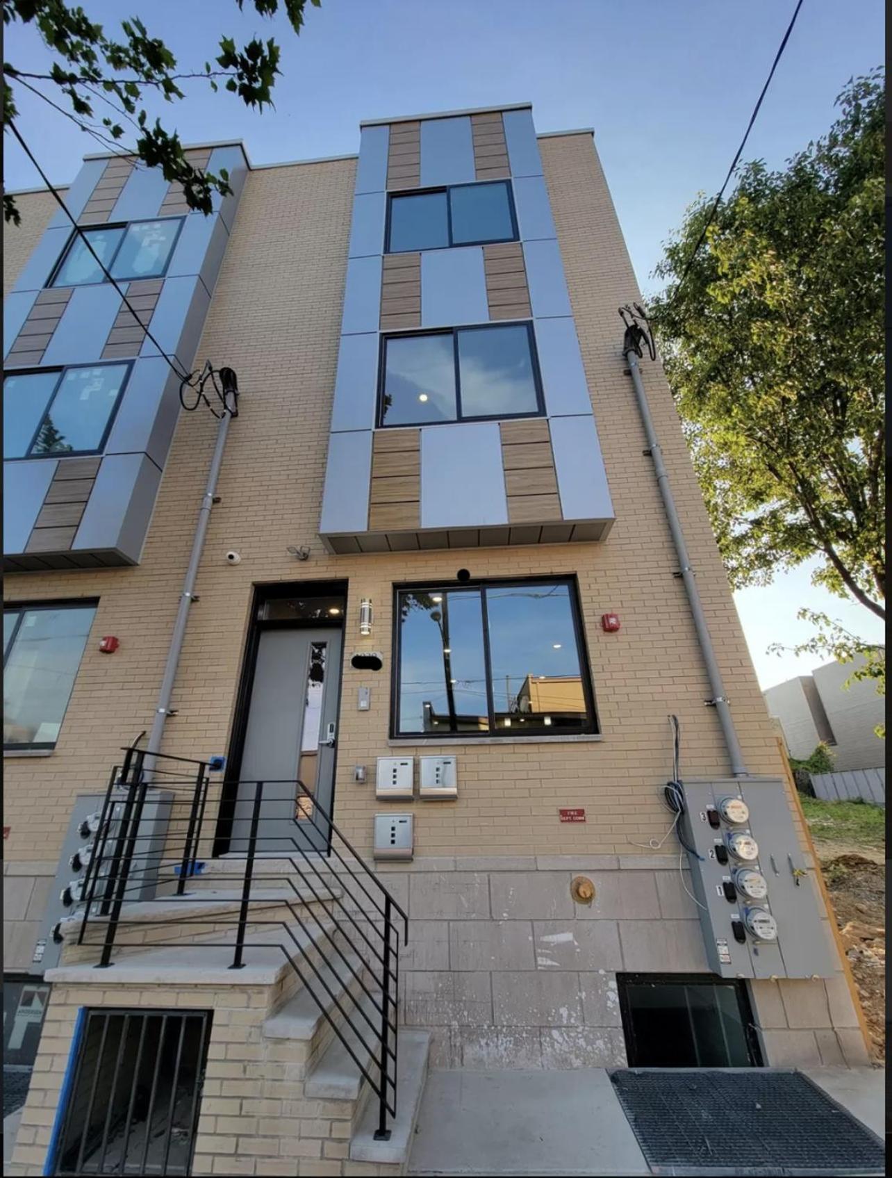 Apartment Spacious 4bed3bath Wd,parking,sleeps10,yard *