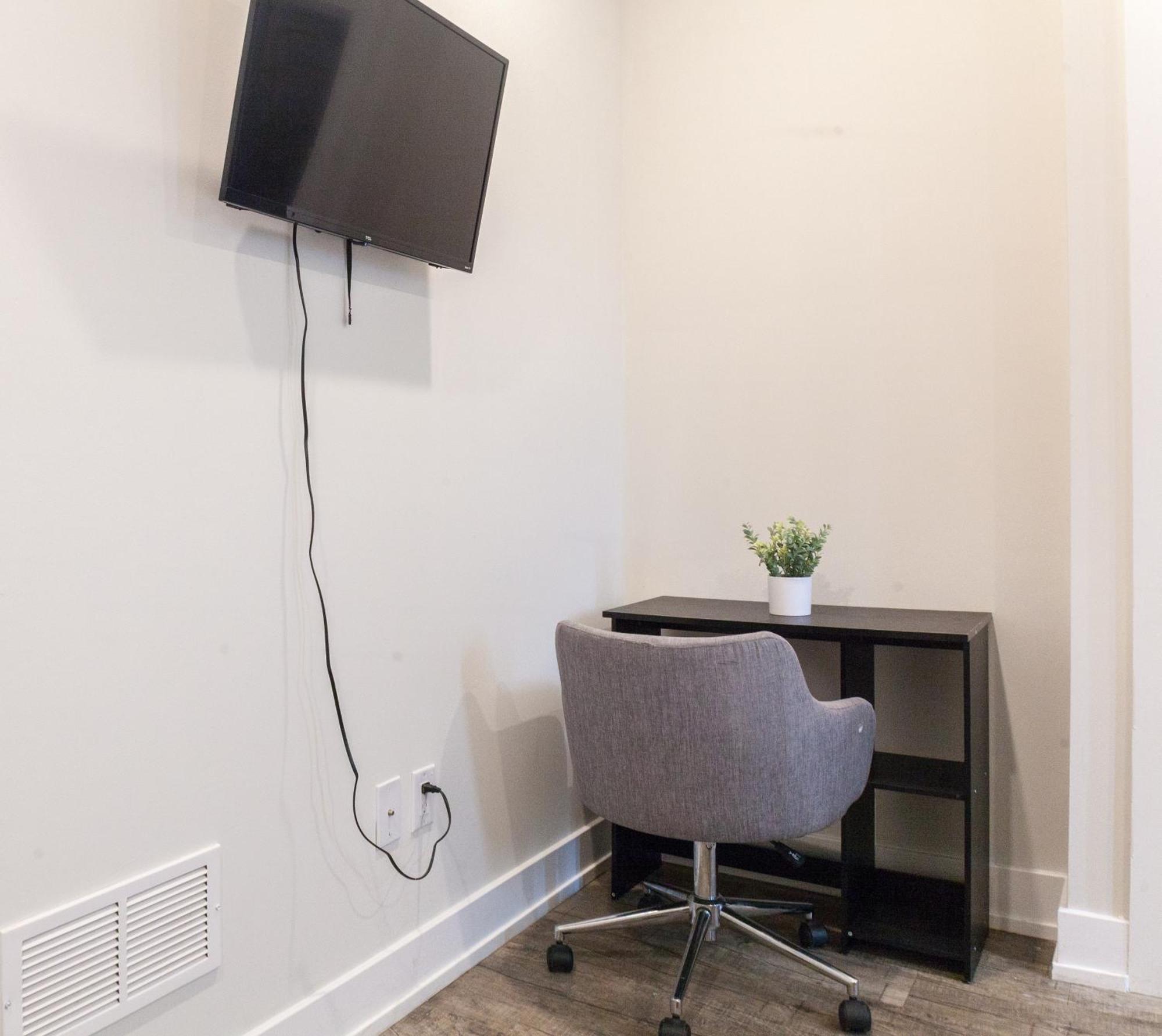 2-Bed2-Bath-Wdcentralkitchenwifidesk *