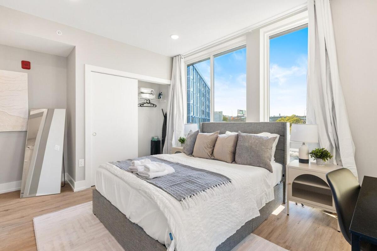 10 Mins To Center City, Sleeps 6, With Rooftop Views! Apartment *