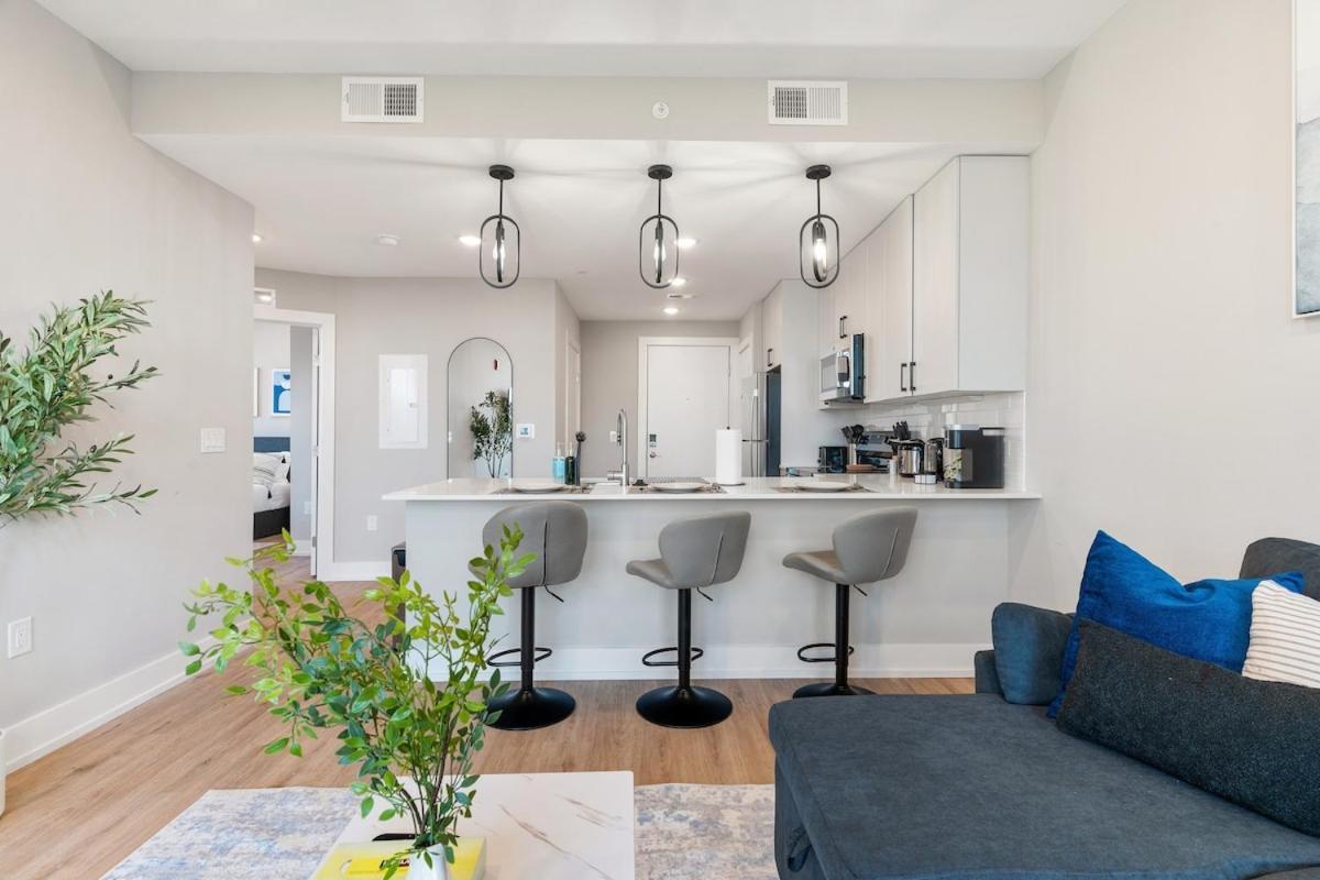 Apartment 10 Mins To Center City, Sleeps 6, With Rooftop Views! Philadelphia