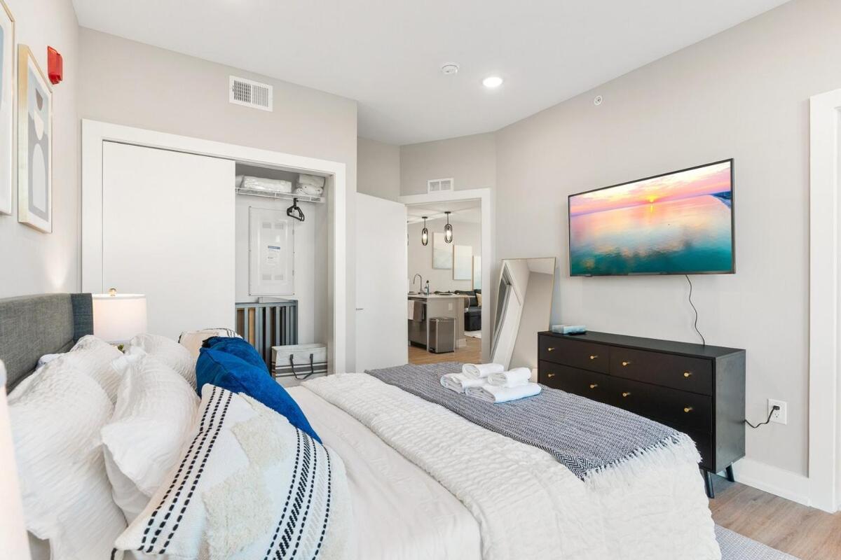 Apartment 10 Mins To Center City, Sleeps 6, With Rooftop Views! *