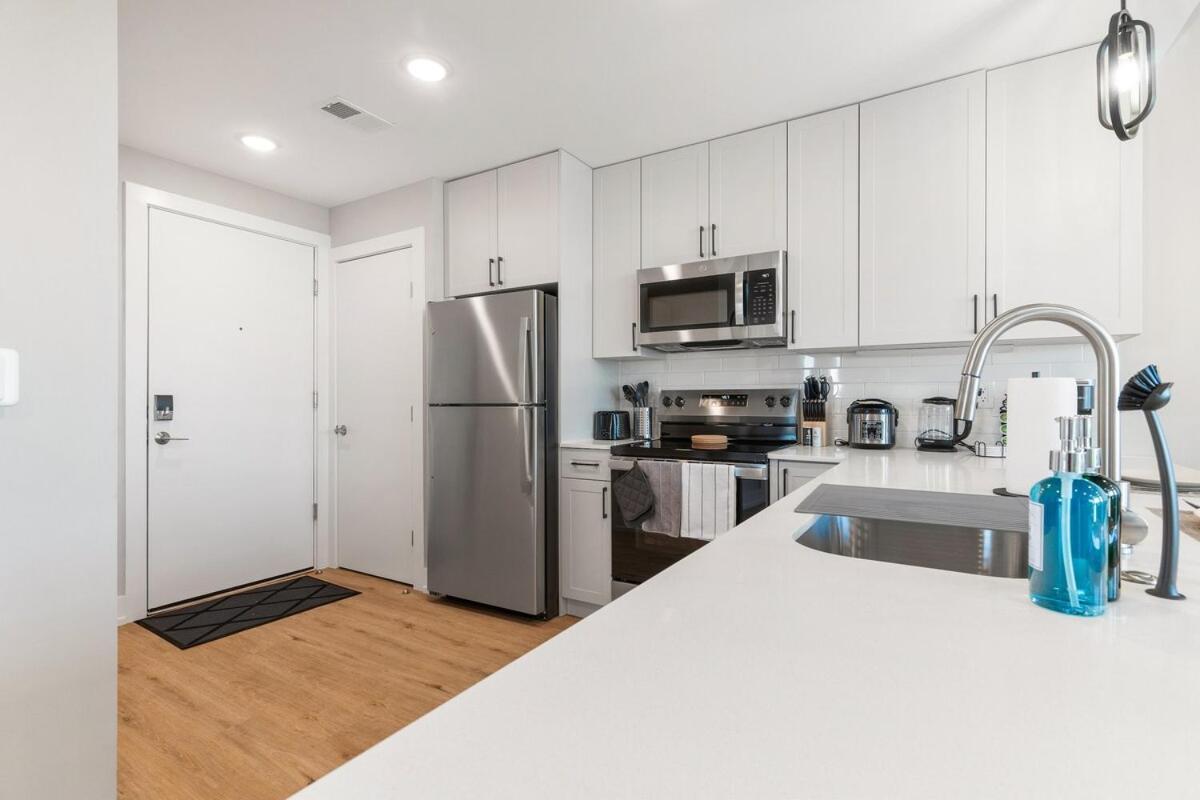 Apartment 10 Mins To Center City, Sleeps 6, With Rooftop Views!