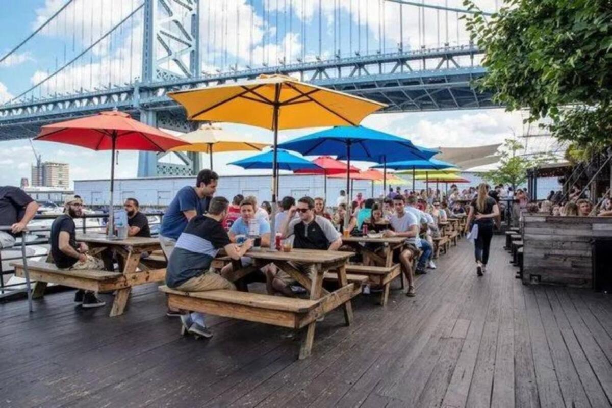 10 Mins To Center City, Sleeps 6, With Rooftop Views! Philadelphia