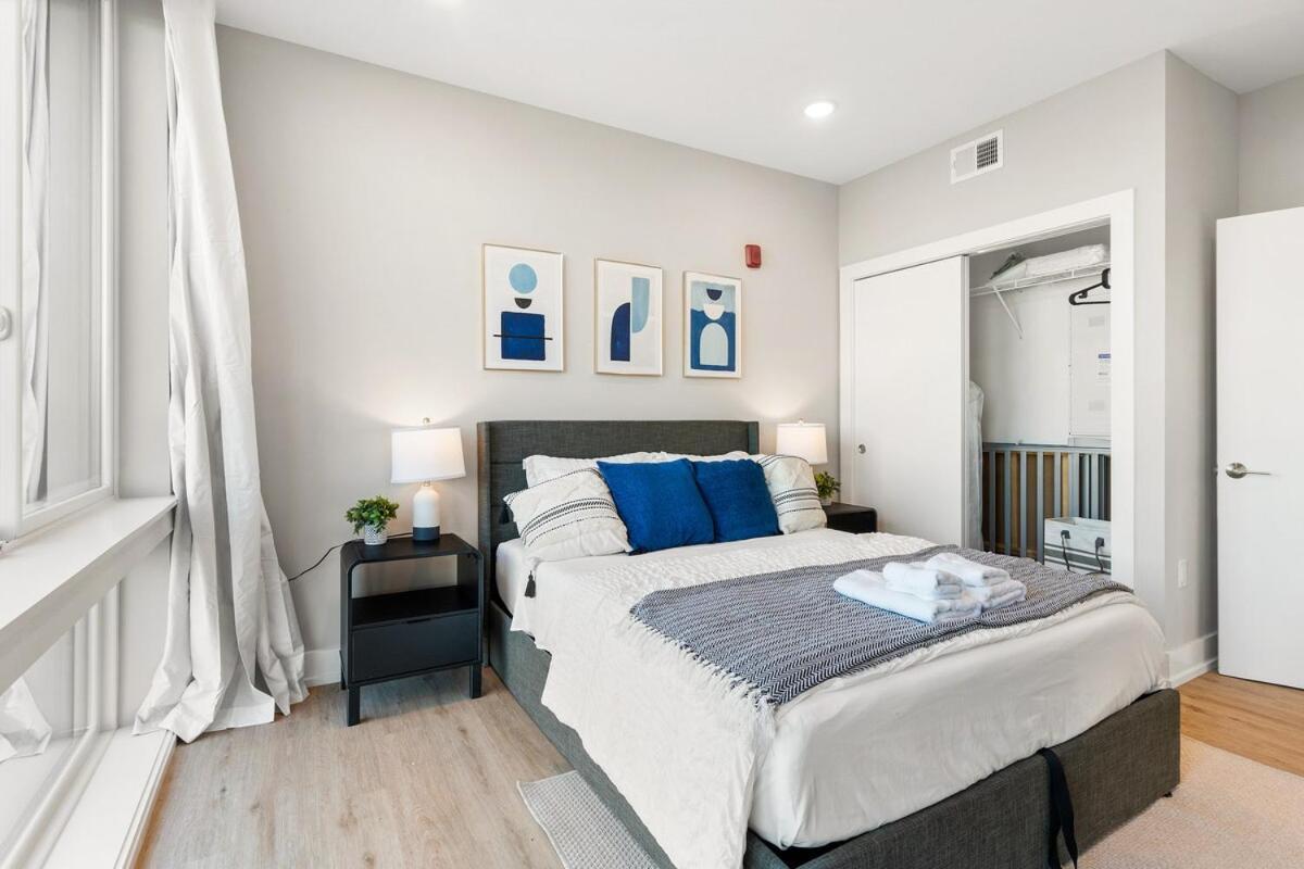 10 Mins To Center City, Sleeps 6, With Rooftop Views! Apartment