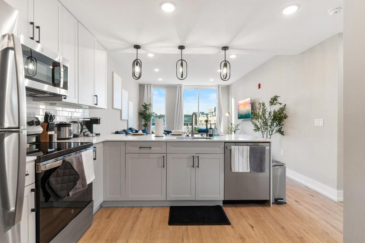 Apartment 10 Mins To Center City, Sleeps 6, With Rooftop Views!