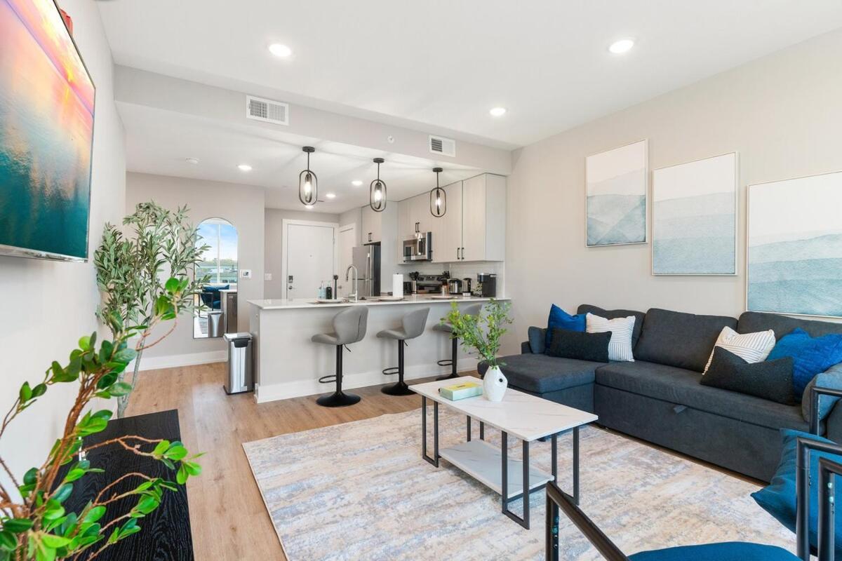 10 Mins To Center City, Sleeps 6, With Rooftop Views! Philadelphia