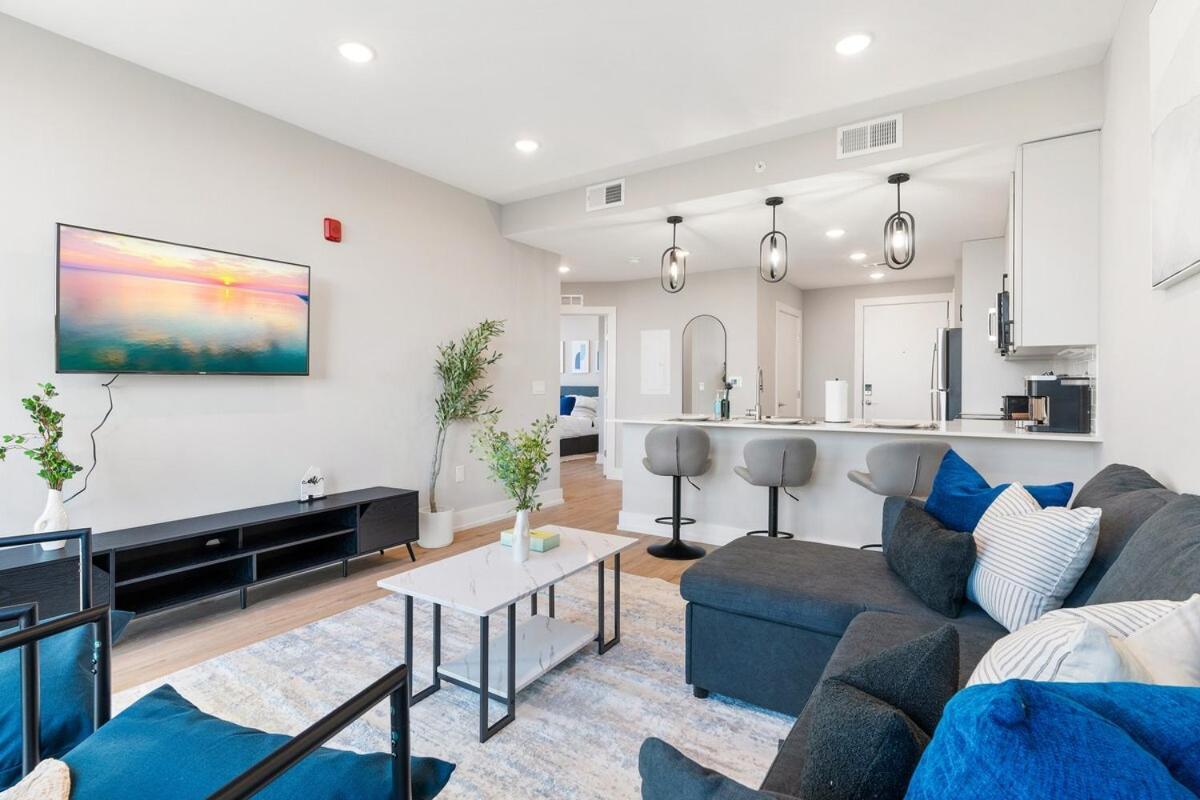 Apartment 10 Mins To Center City, Sleeps 6, With Rooftop Views!