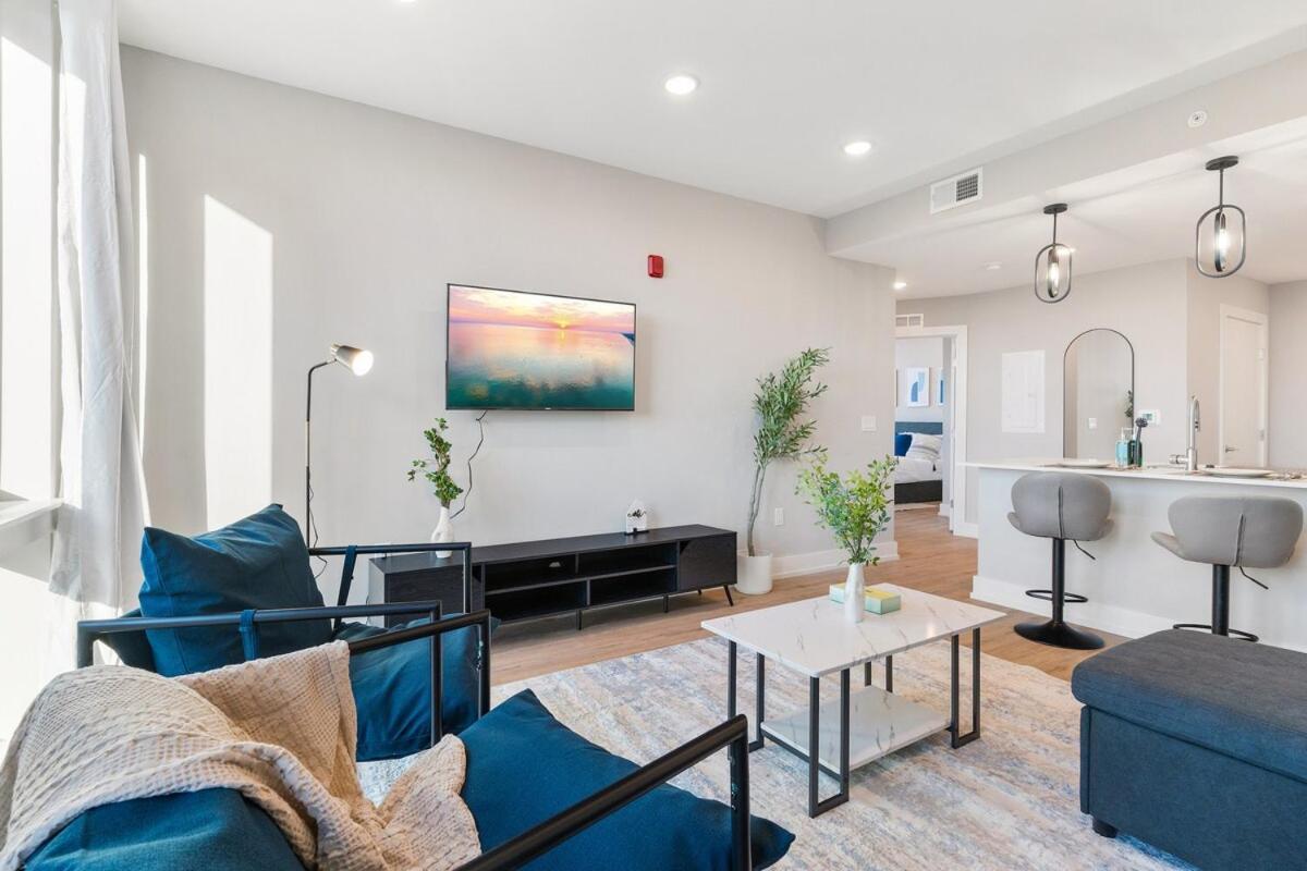 10 Mins To Center City, Sleeps 6, With Rooftop Views! Apartment *