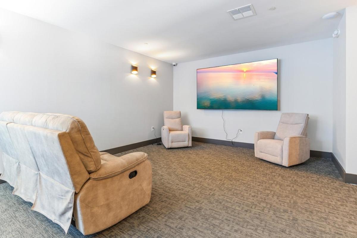 Apartment 10 Mins To Centercity, With Queen Bed, Views From Rt! *