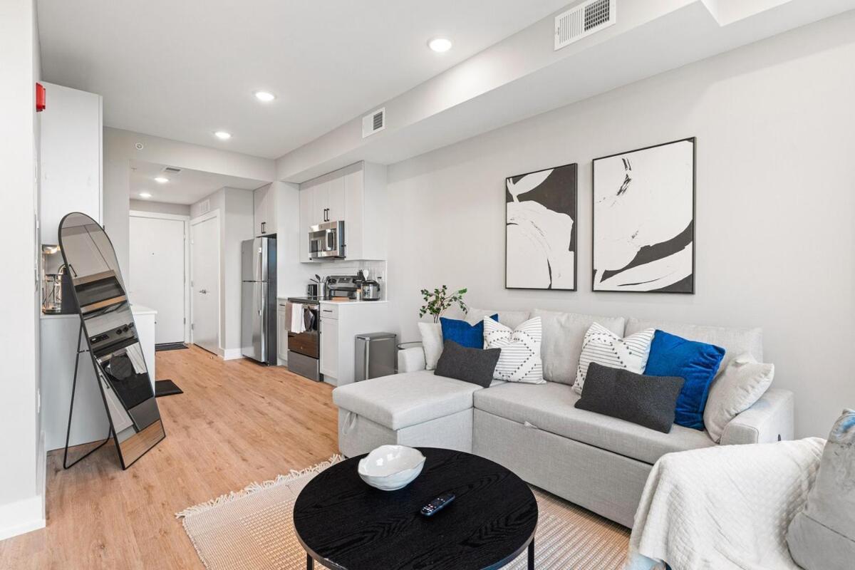 Apartment 10 Mins To Centercity, With Queen Bed, Views From Rt!