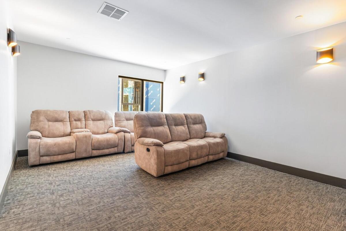 10 Mins To Centercity, With Queen Bed, Views From Rt! Apartment *