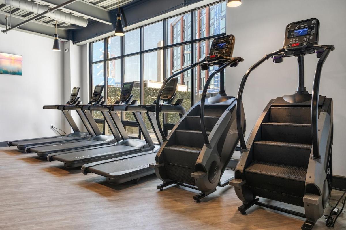 10 Mins To Centercity, With Queen Bed, Views From Rt! Apartment *