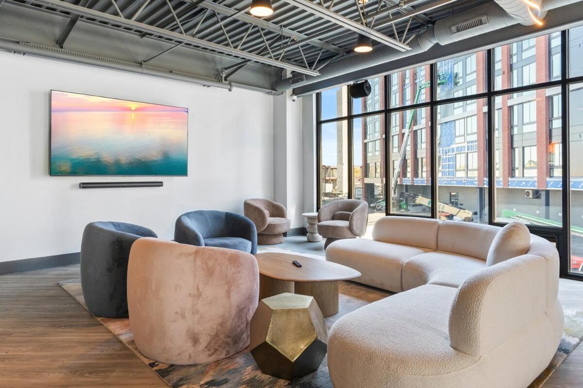 10 Mins To Centercity, With Queen Bed, Views From Rt! Apartment