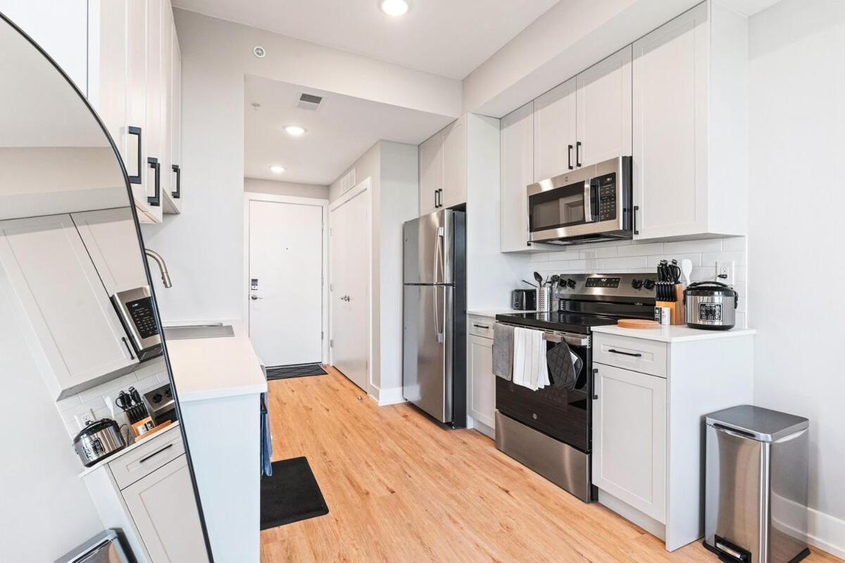 Apartment 10 Mins To Centercity, With Queen Bed, Views From Rt! *
