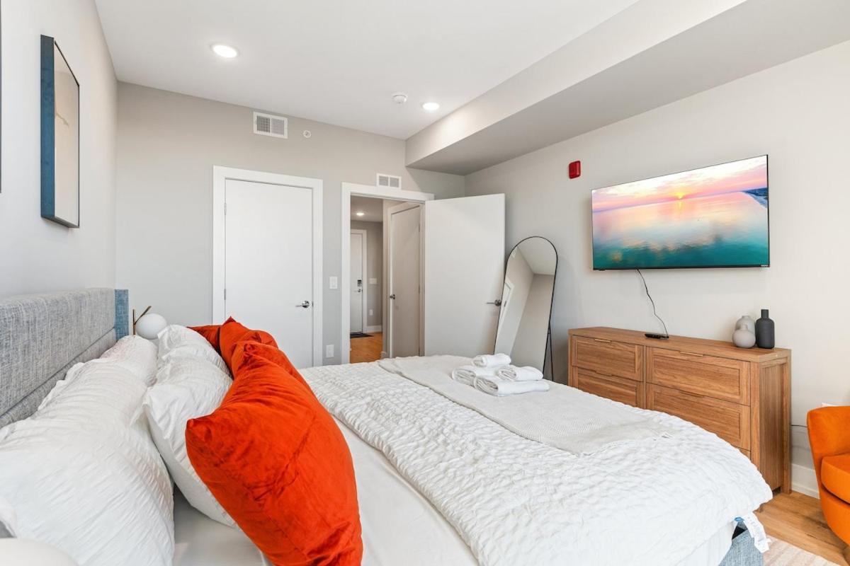 Modern 1br With King Bed W,d Rooftop 10 Mins To Cc!