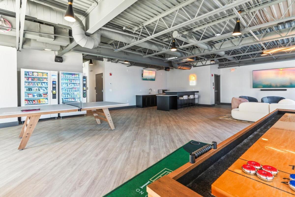 Apartment Modern 1br With King Bed W,d Rooftop 10 Mins To Cc! Philadelphia