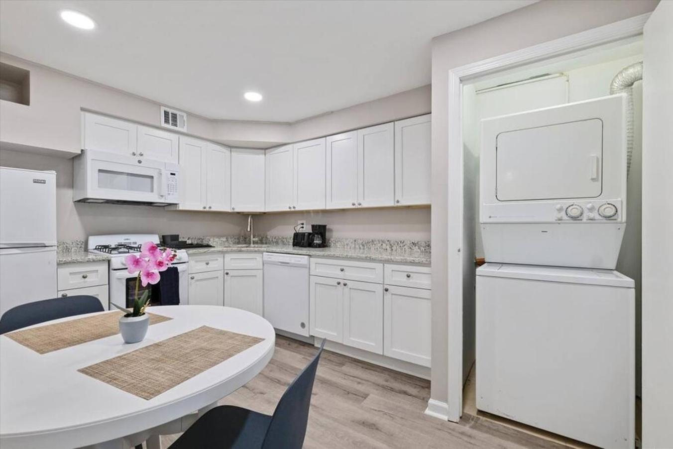 Apartment Newly Built 2 Bdrm-by Philly Center Philadelphia