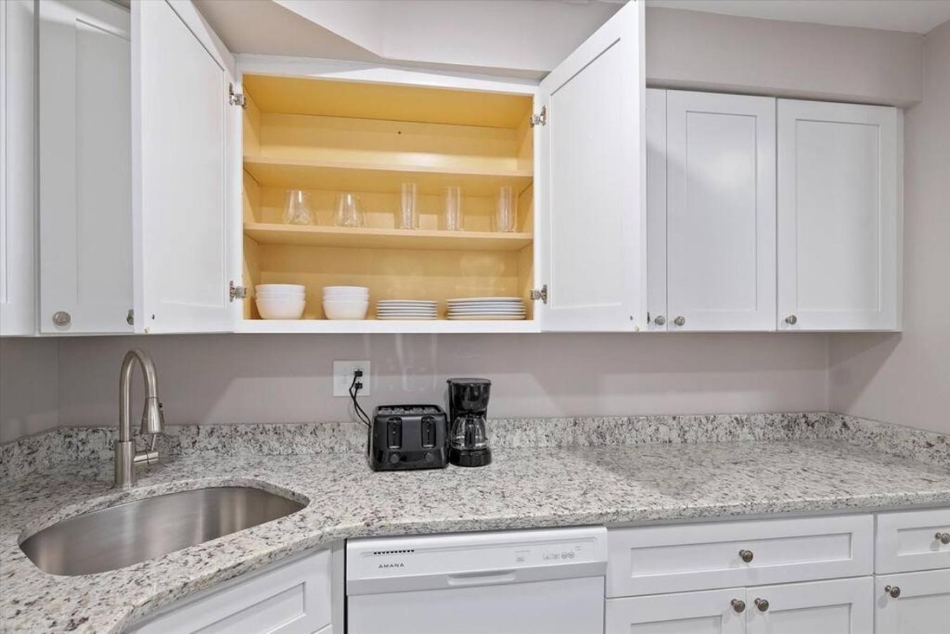 Newly Built 2 Bdrm-by Philly Center *