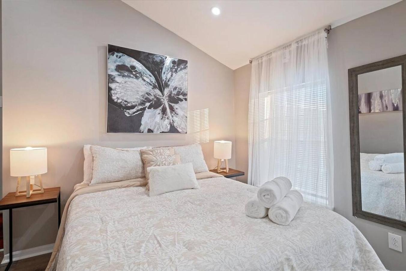 Newly Built 2 Bdrm-by Philly Center Apartment Philadelphia