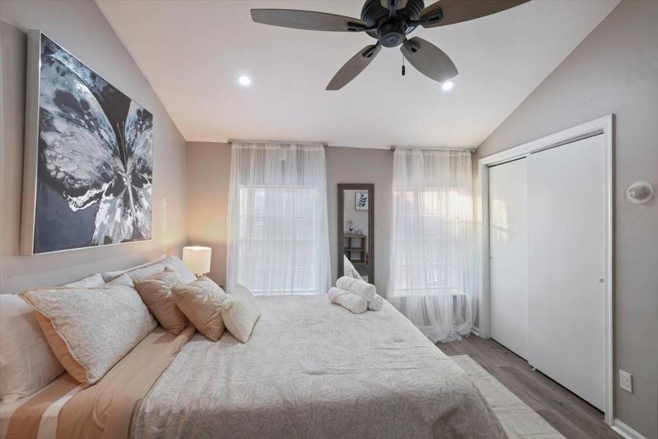 Newly Built 2 Bdrm-by Philly Center *