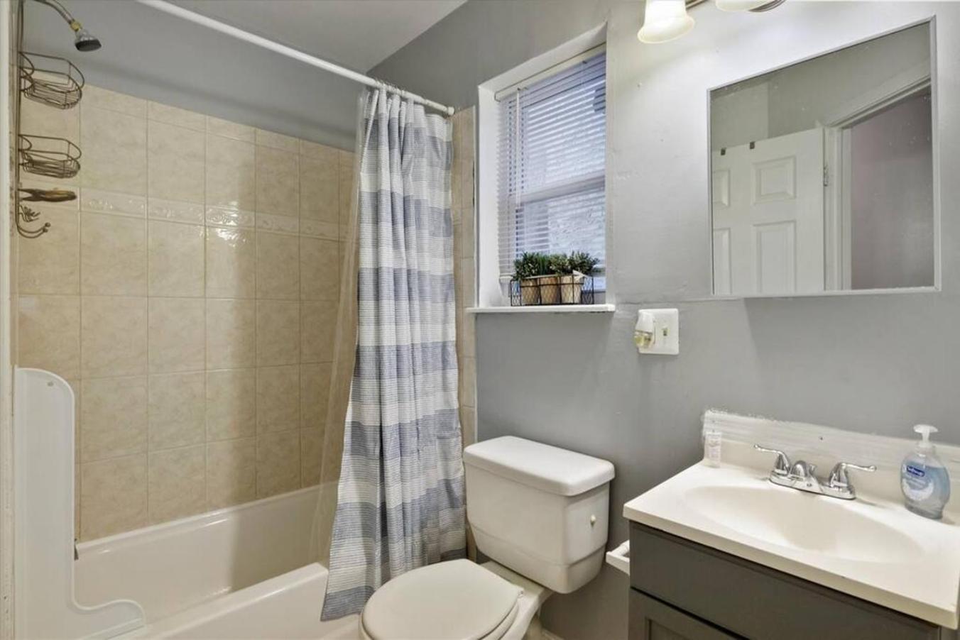 Newly Built 2 Bdrm-by Philly Center