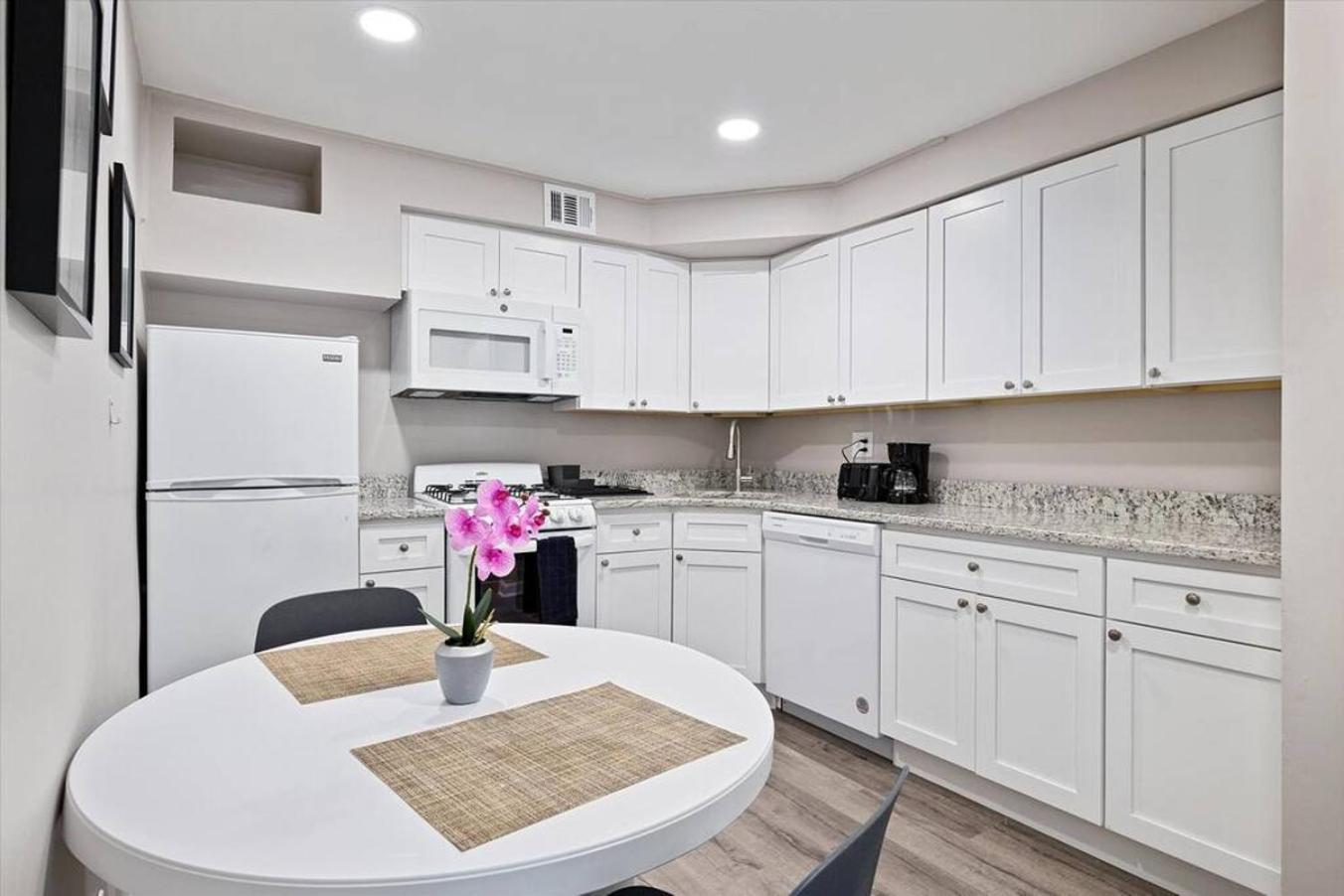 Newly Built 2 Bdrm-by Philly Center Apartment Philadelphia