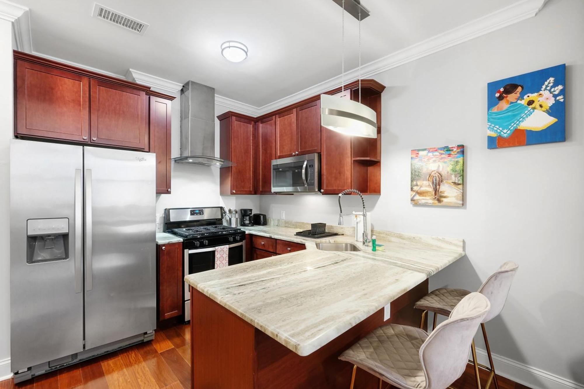 Deluxe Pool & Concierge Apartment