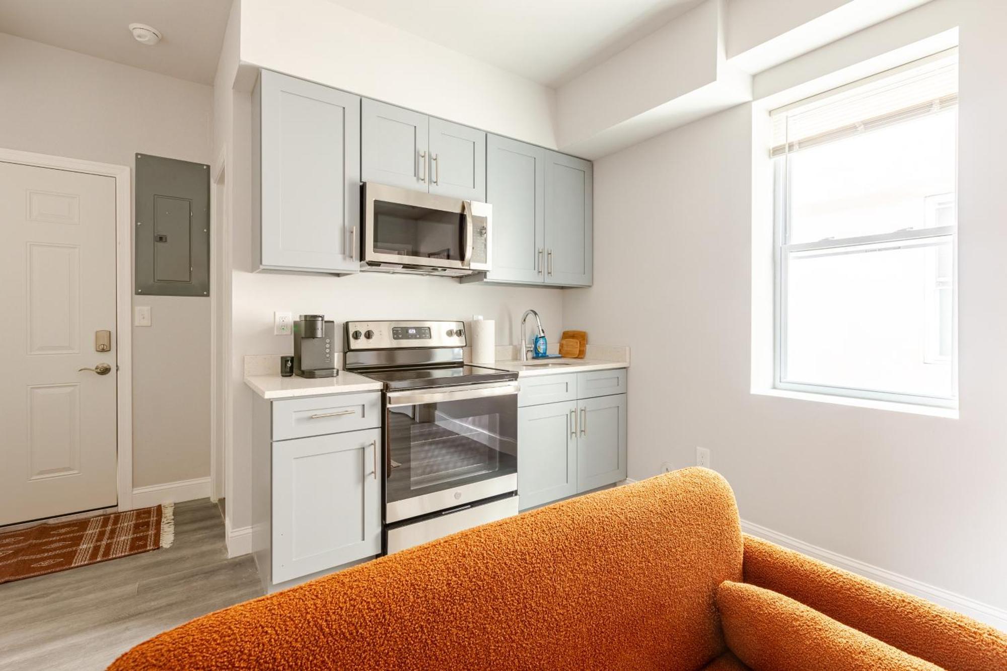 Chic & Convenient Philly Getaway, Your Stylish In Center Philadelphia