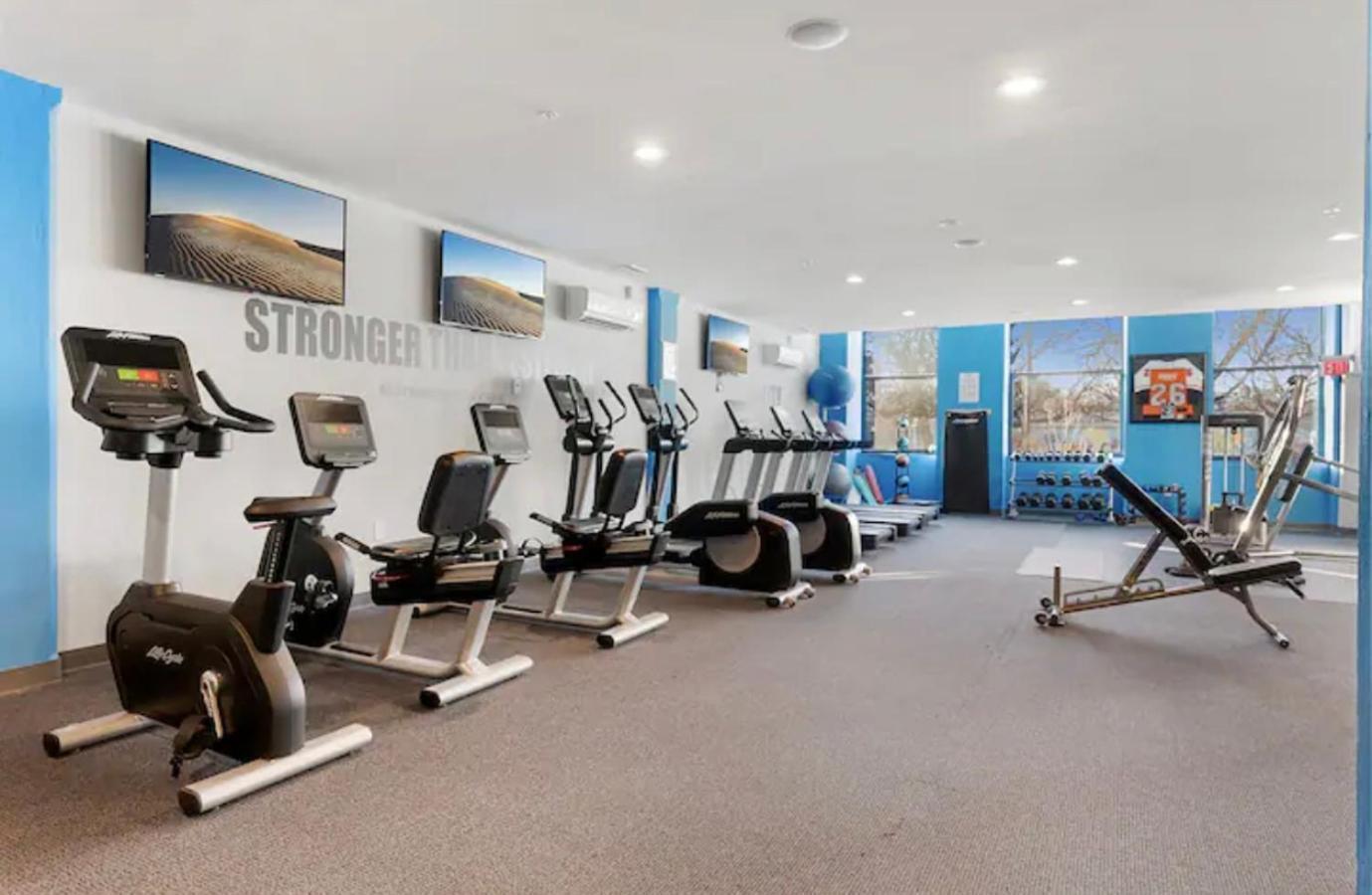 Sleek With Rooftop Pool And Gym Philadelphia