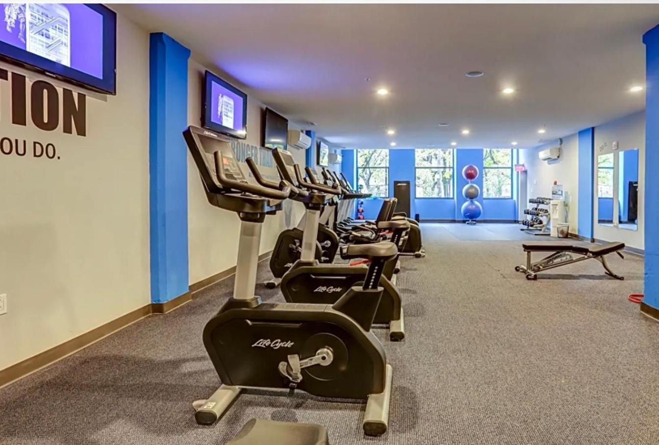 Apartment Sleek With Rooftop Pool And Gym Philadelphia