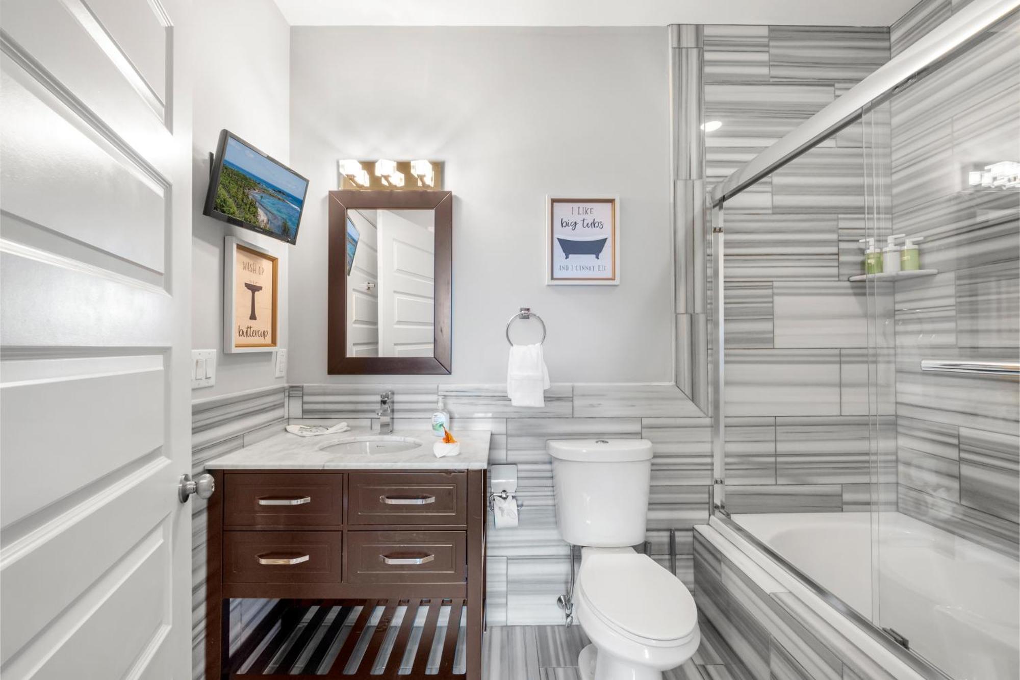 Sleek With Rooftop Pool And Gym Apartment Philadelphia