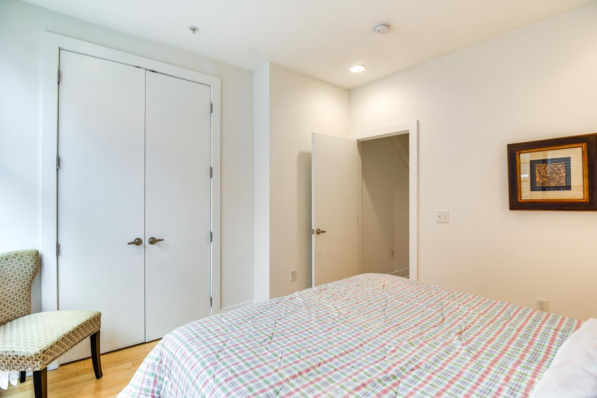 1 Mi To Old Town Philadelphia Townhome With Patio! Holiday home *