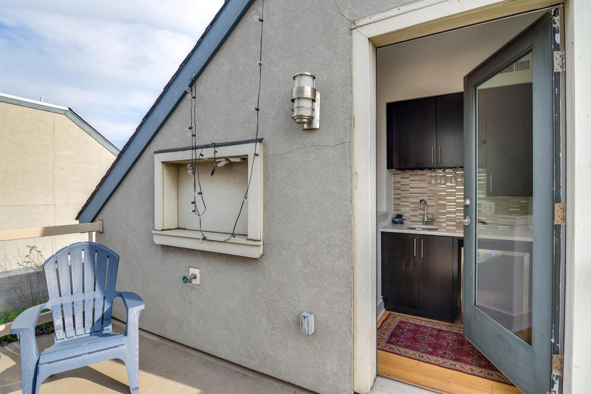 1 Mi To Old Town Philadelphia Townhome With Patio! Philadelphia