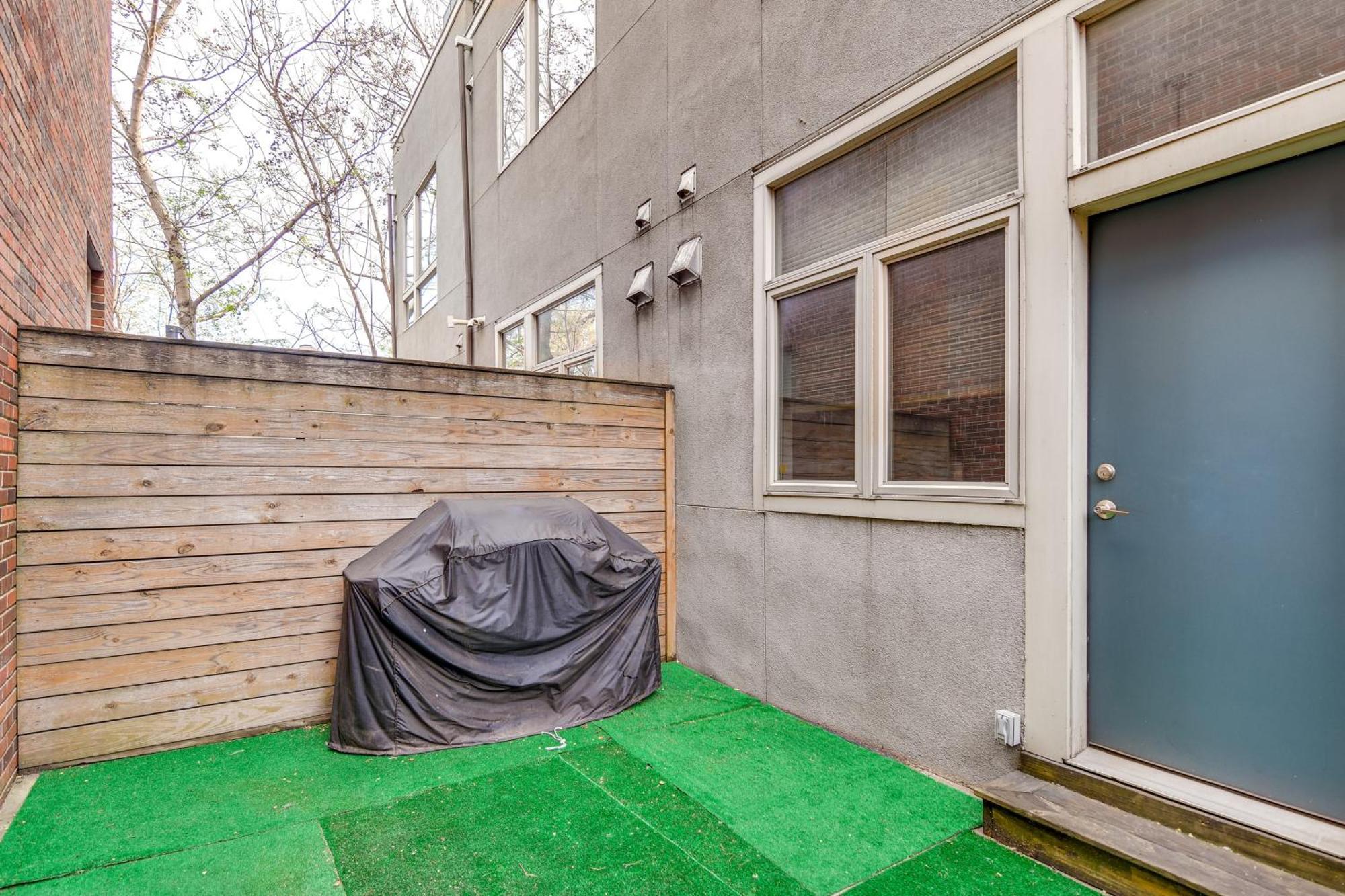 1 Mi To Old Town Philadelphia Townhome With Patio! Holiday home Philadelphia