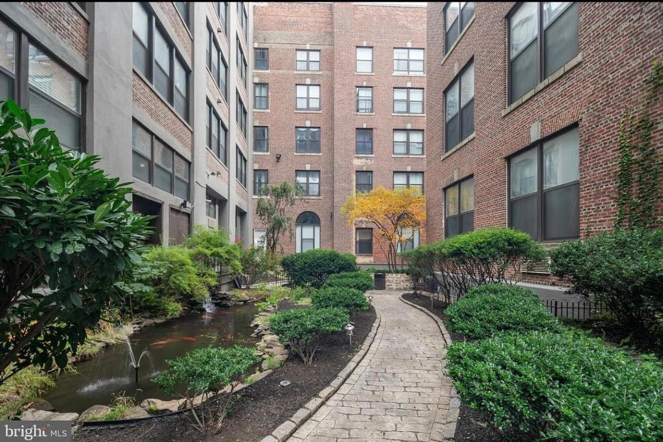 Philadelphia Studio Apartment *