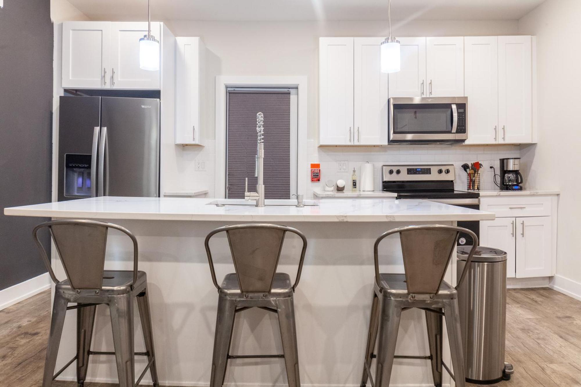 4bed4bath-crib-wd-arcadecentraldesk *