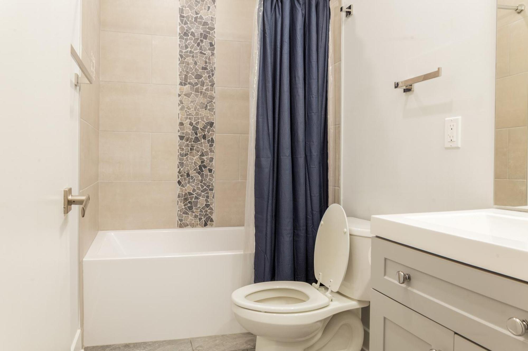 Philly Explorer's Haven 2br2bawdwi-fi Apartment *