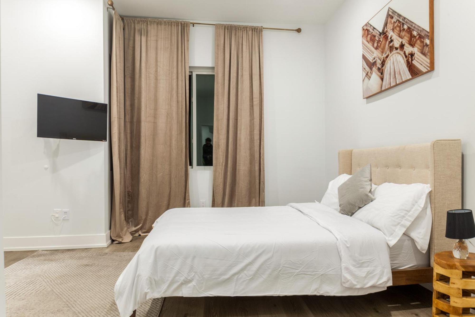Philly Explorer's Haven 2br2bawdwi-fi