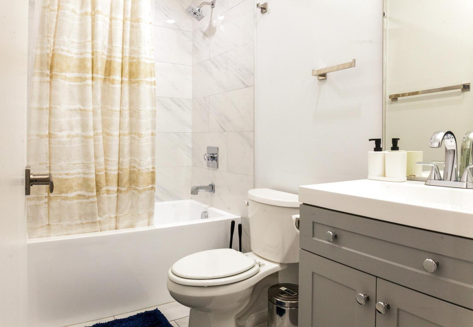 Philly Explorer's Haven 2br2bawdwi-fi *