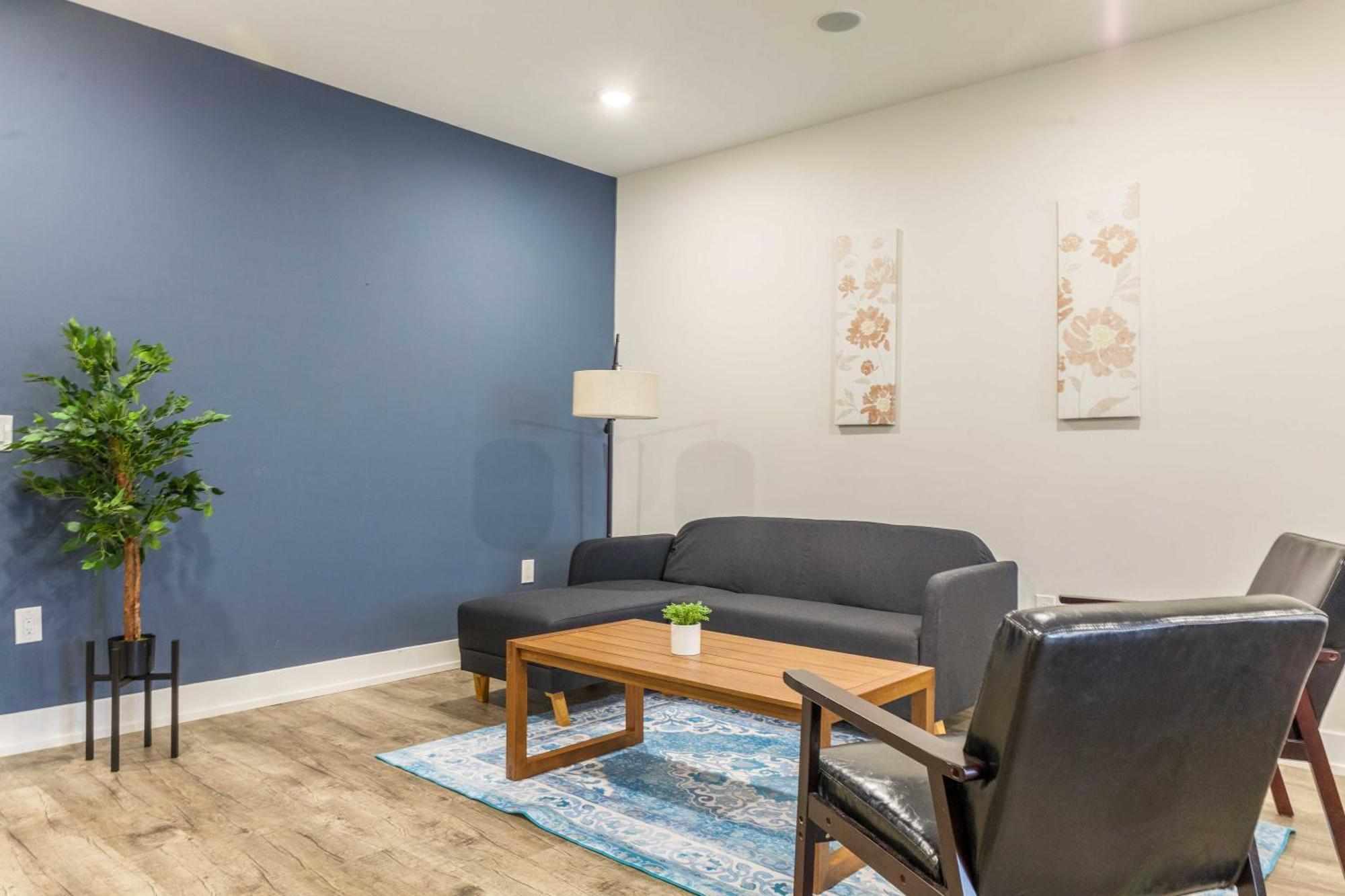 4-bedrm4-bath-patiowifi-wdcoffeeparking Apartment