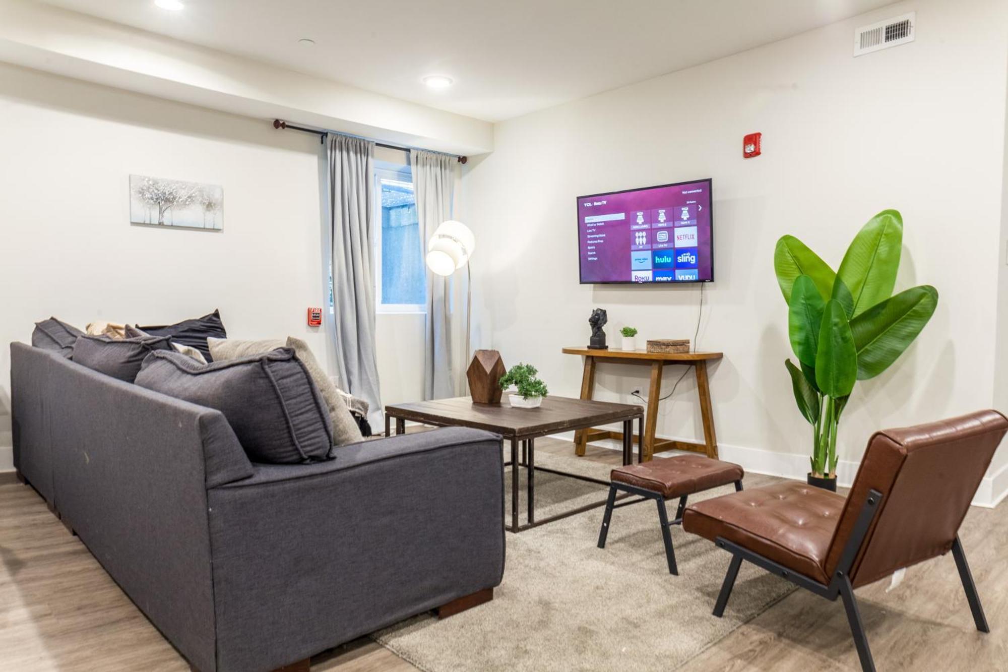 3bed1bawd,fridge,sleeps6,free-parking Apartment