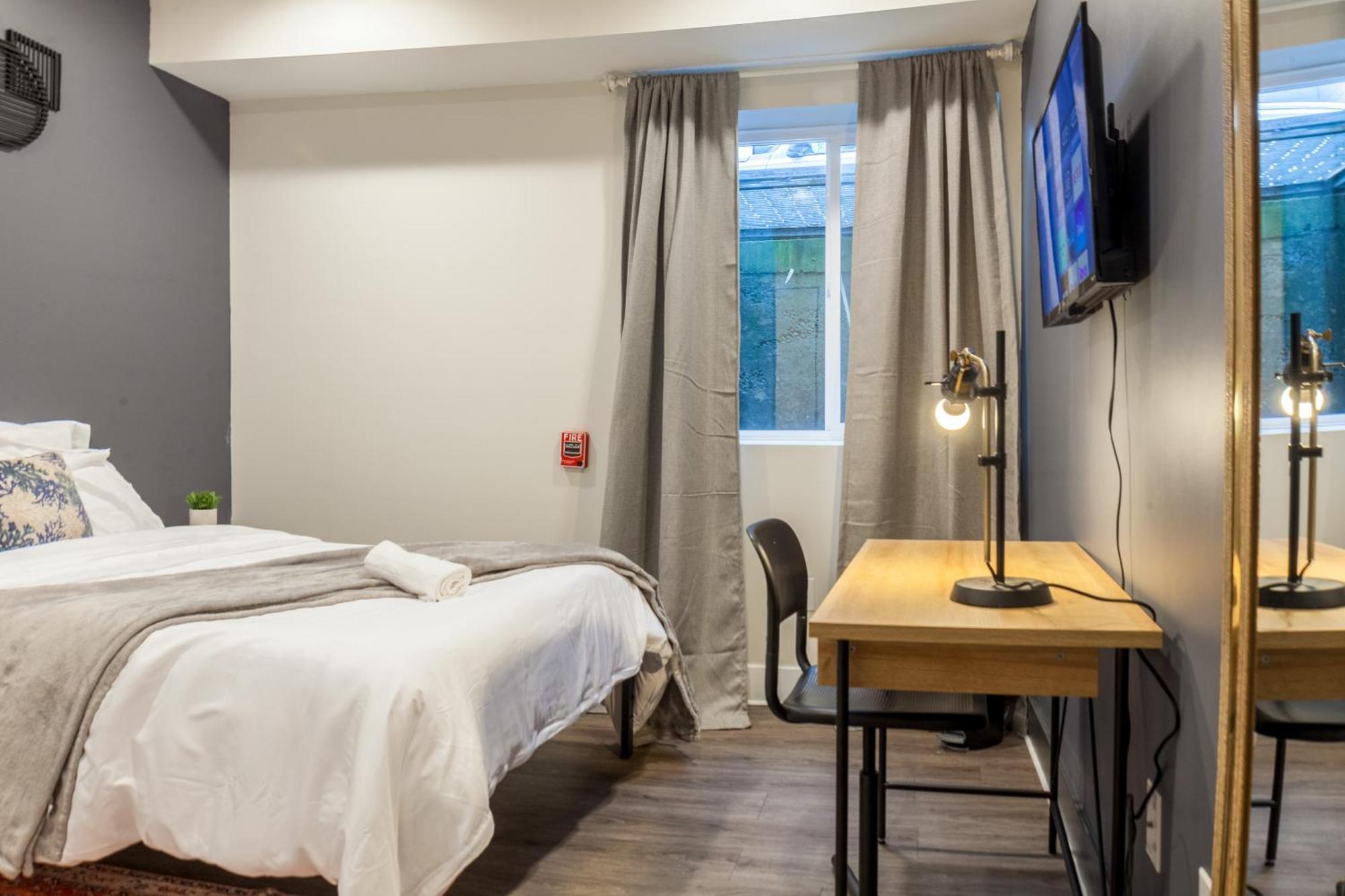 3bed1bawd,fridge,sleeps6,free-parking * Philadelphia