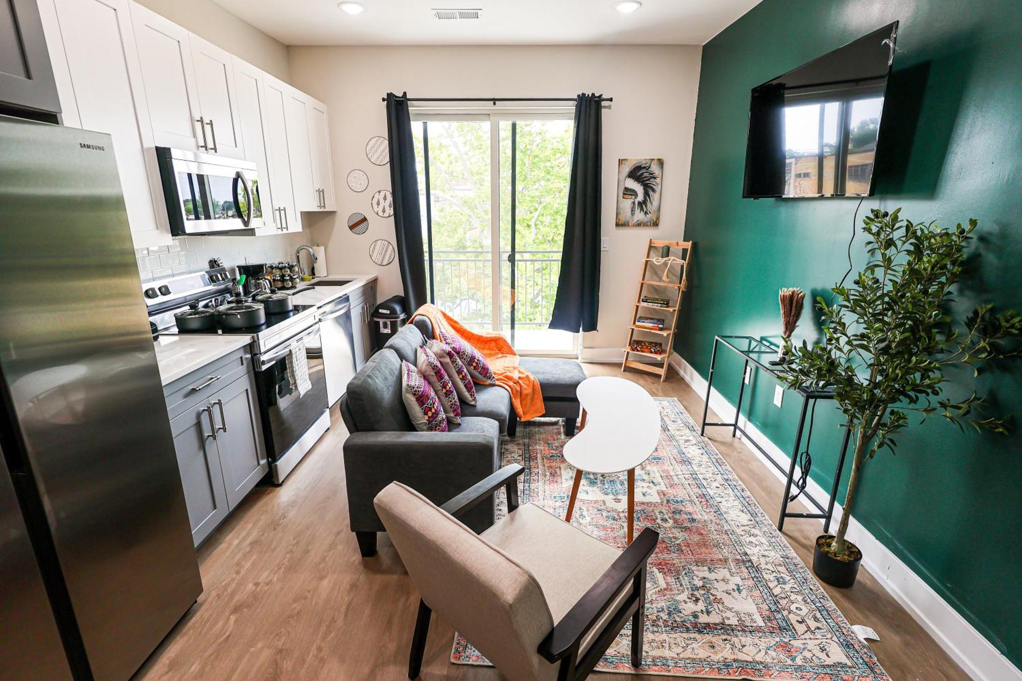 1bed1bath-kingbed-wifiwdcentral Philadelphia