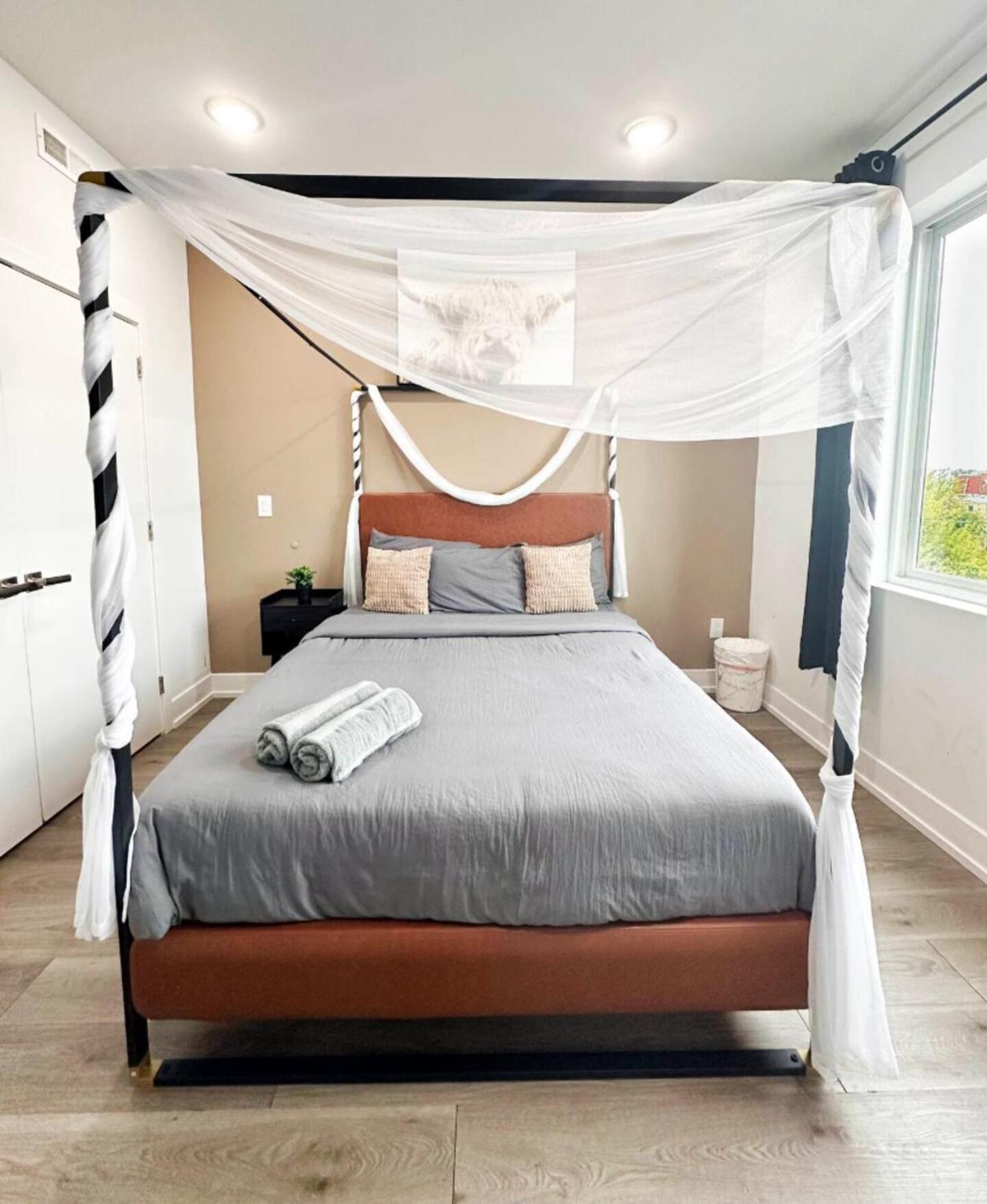 Spacious Boho Getaway With Scenic Rooftop Sleeps 4 Apartment *