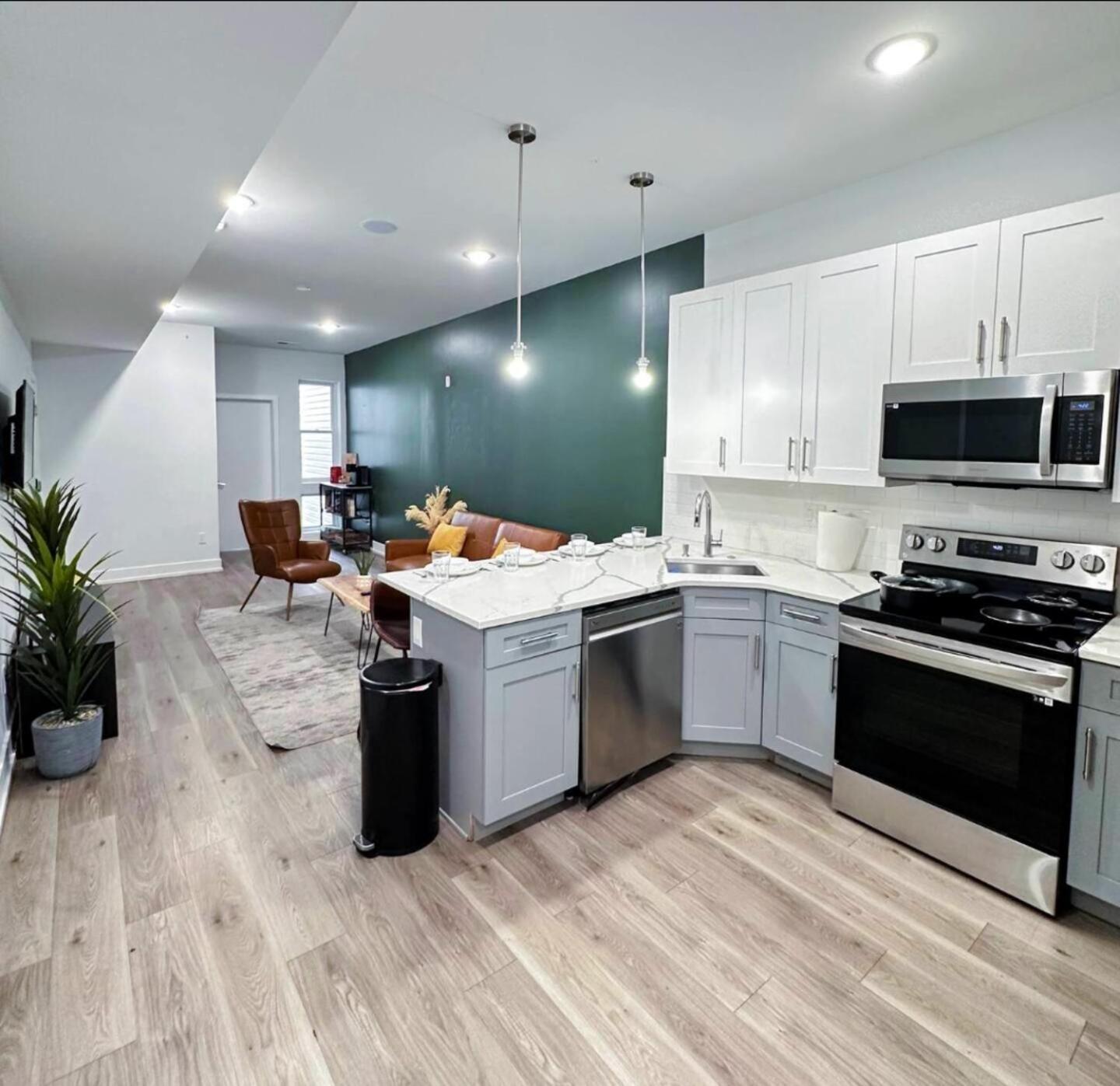 Apartment Spacious Boho Getaway With Scenic Rooftop Sleeps 4 *