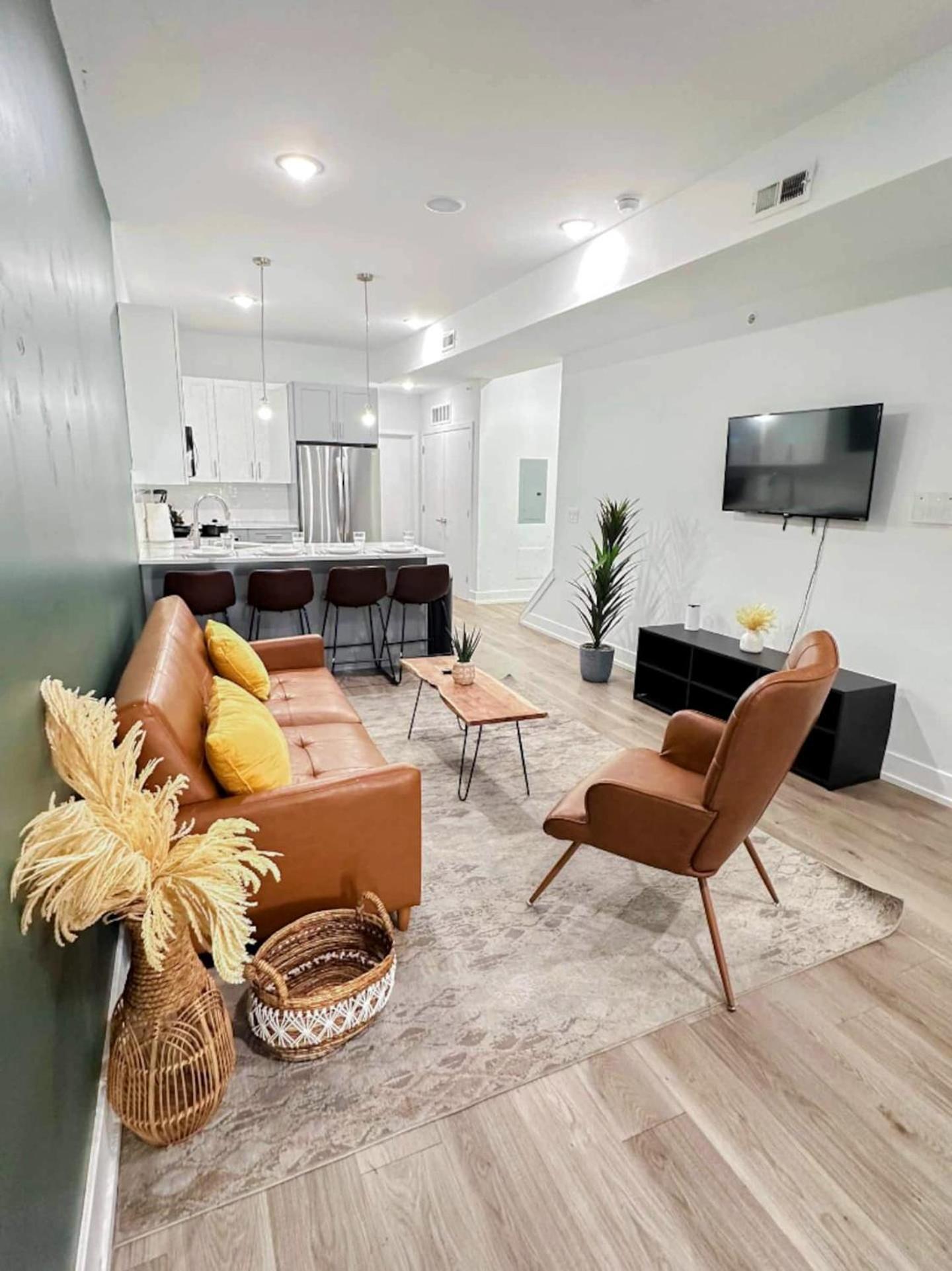 Spacious Boho Getaway With Scenic Rooftop Sleeps 4 Apartment *