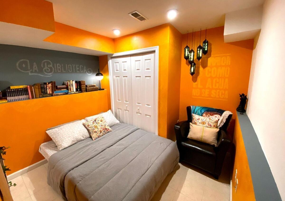 Modern-chic Living In The Heart Of Center
