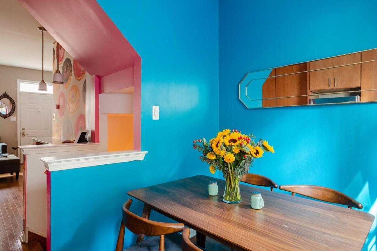 Modern-chic Living In The Heart Of Center